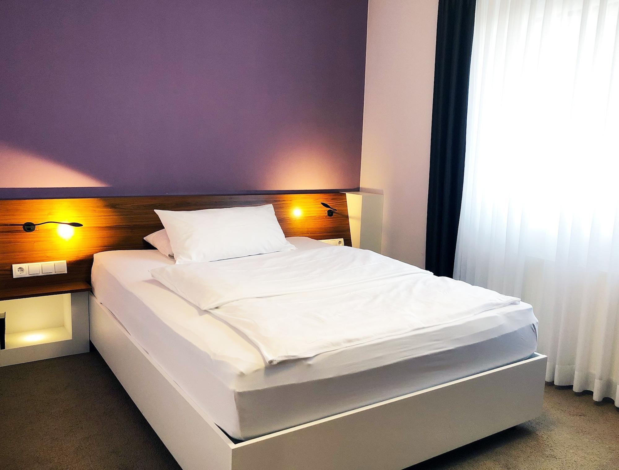 Hotel &Repeat Koeln Airport Extérieur photo