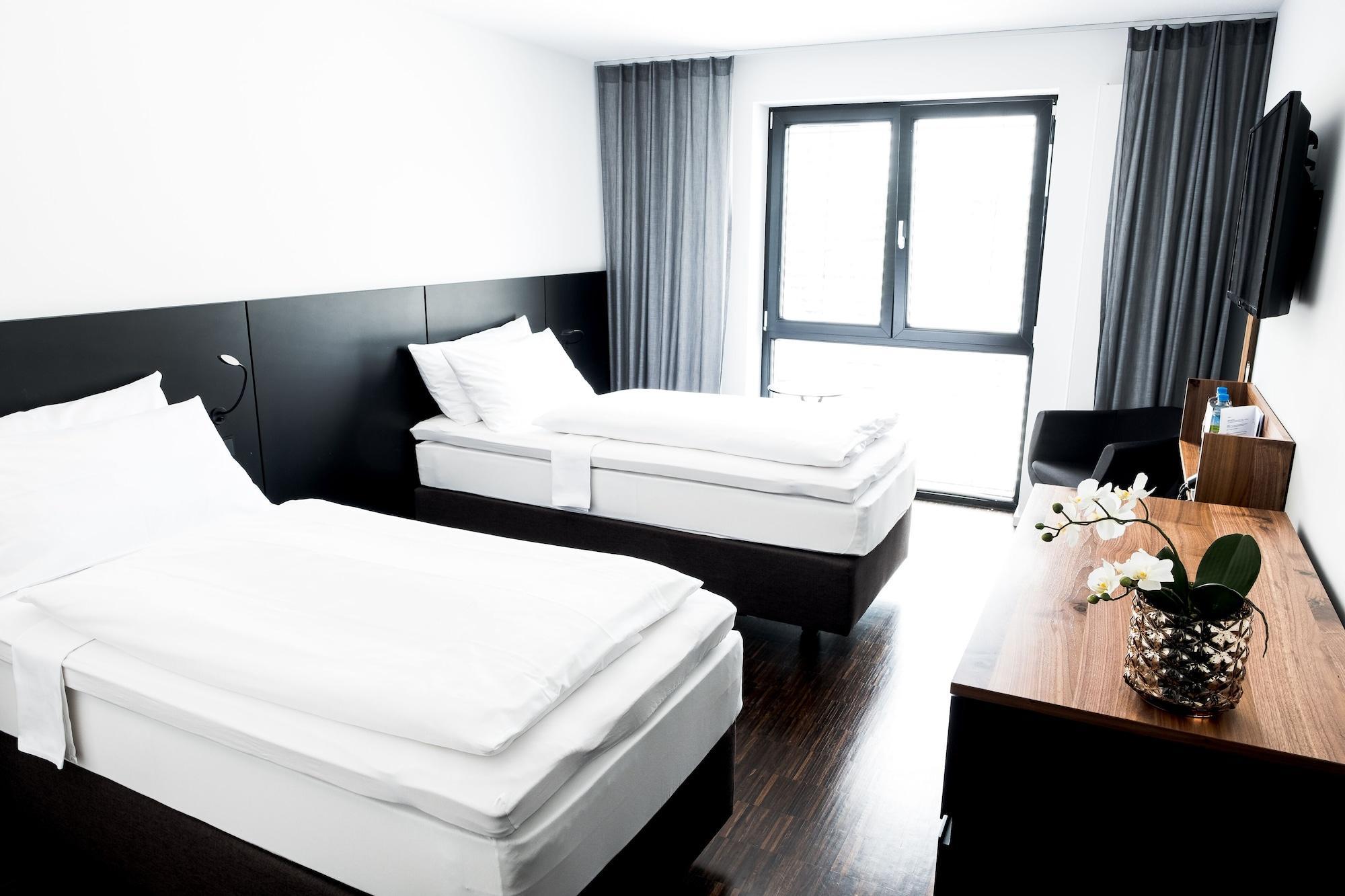 Hotel &Repeat Koeln Airport Extérieur photo