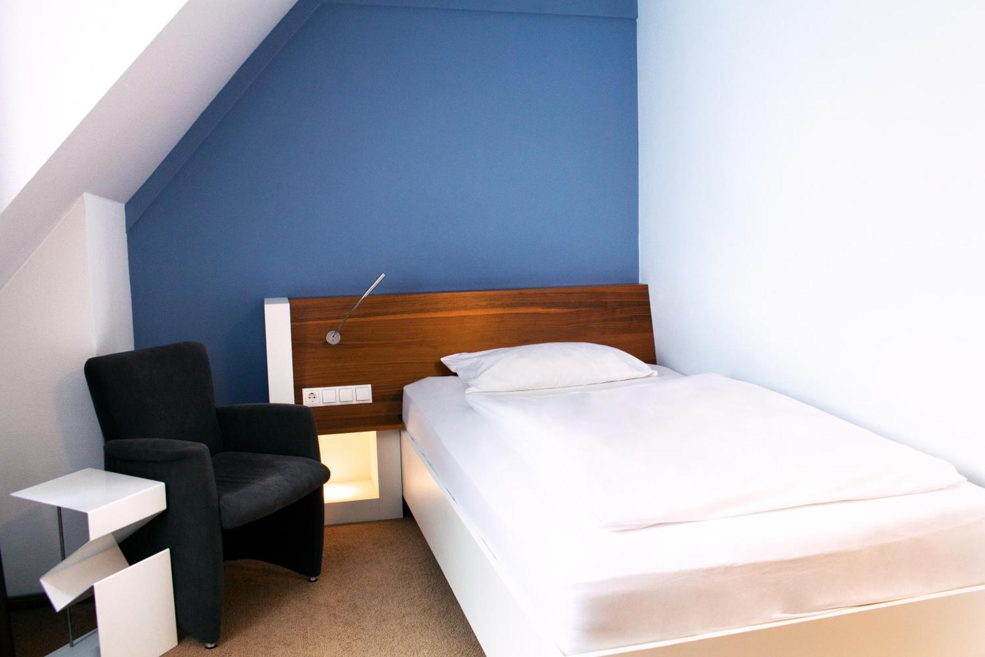 Hotel &Repeat Koeln Airport Extérieur photo
