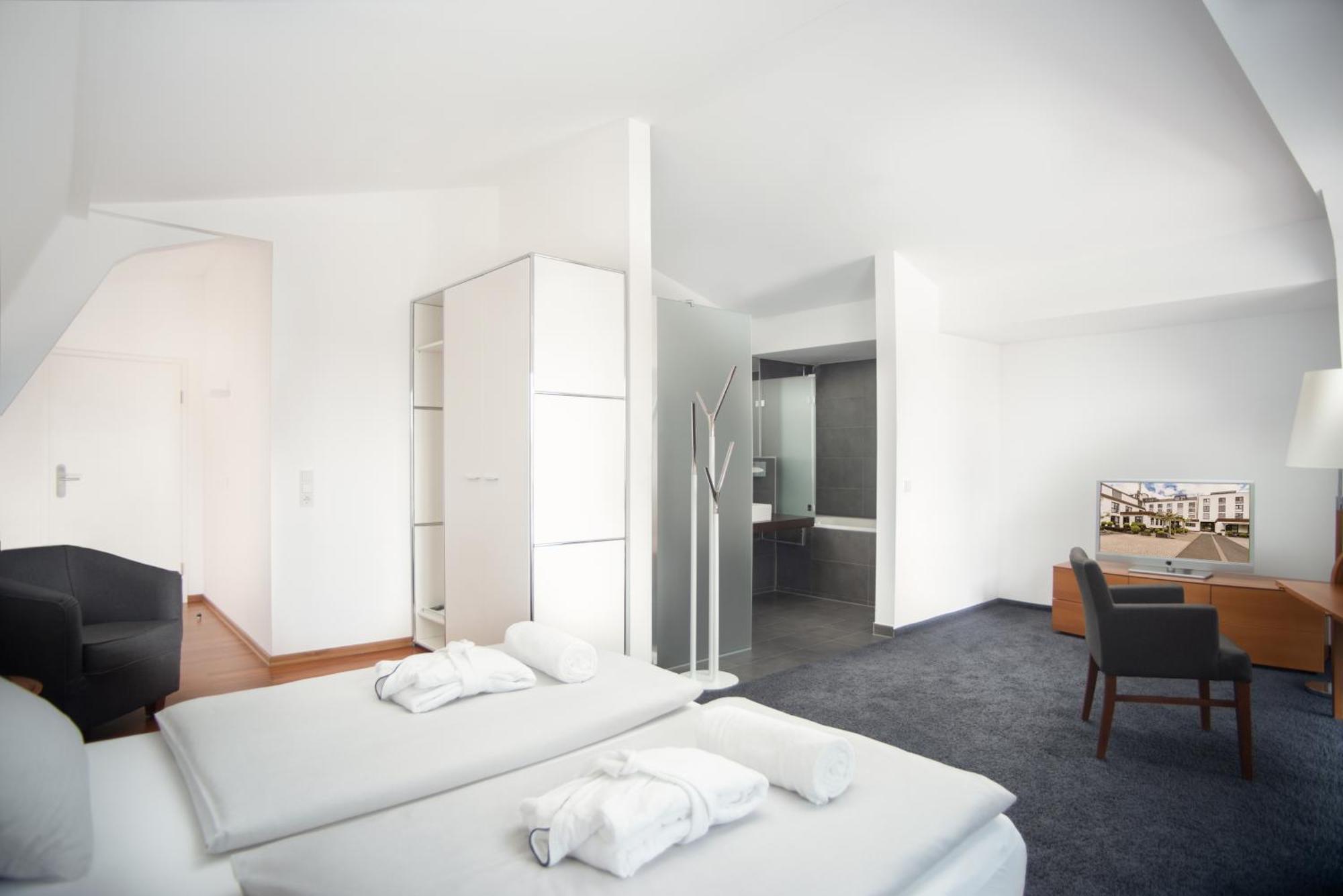 Hotel &Repeat Koeln Airport Extérieur photo