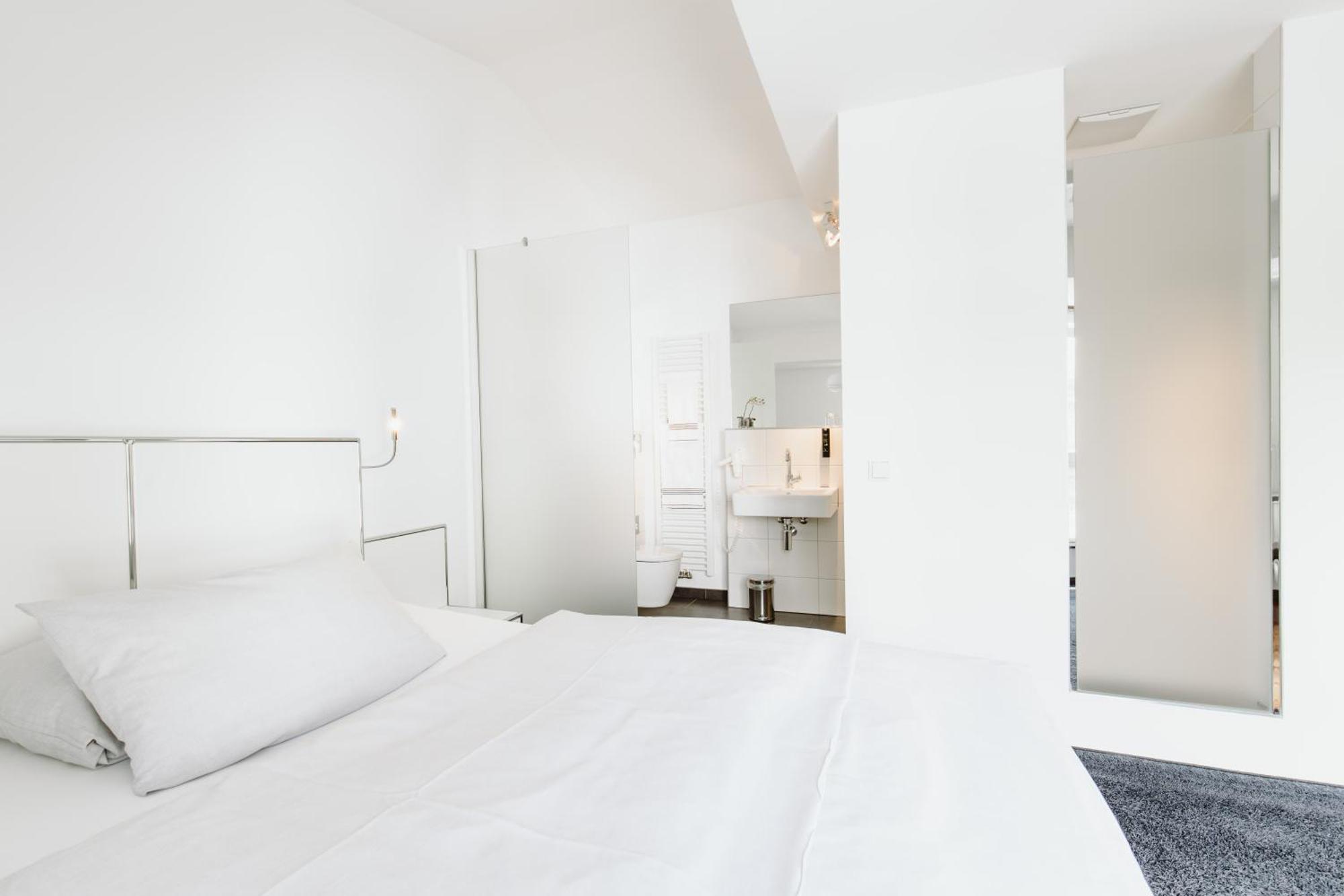 Hotel &Repeat Koeln Airport Extérieur photo