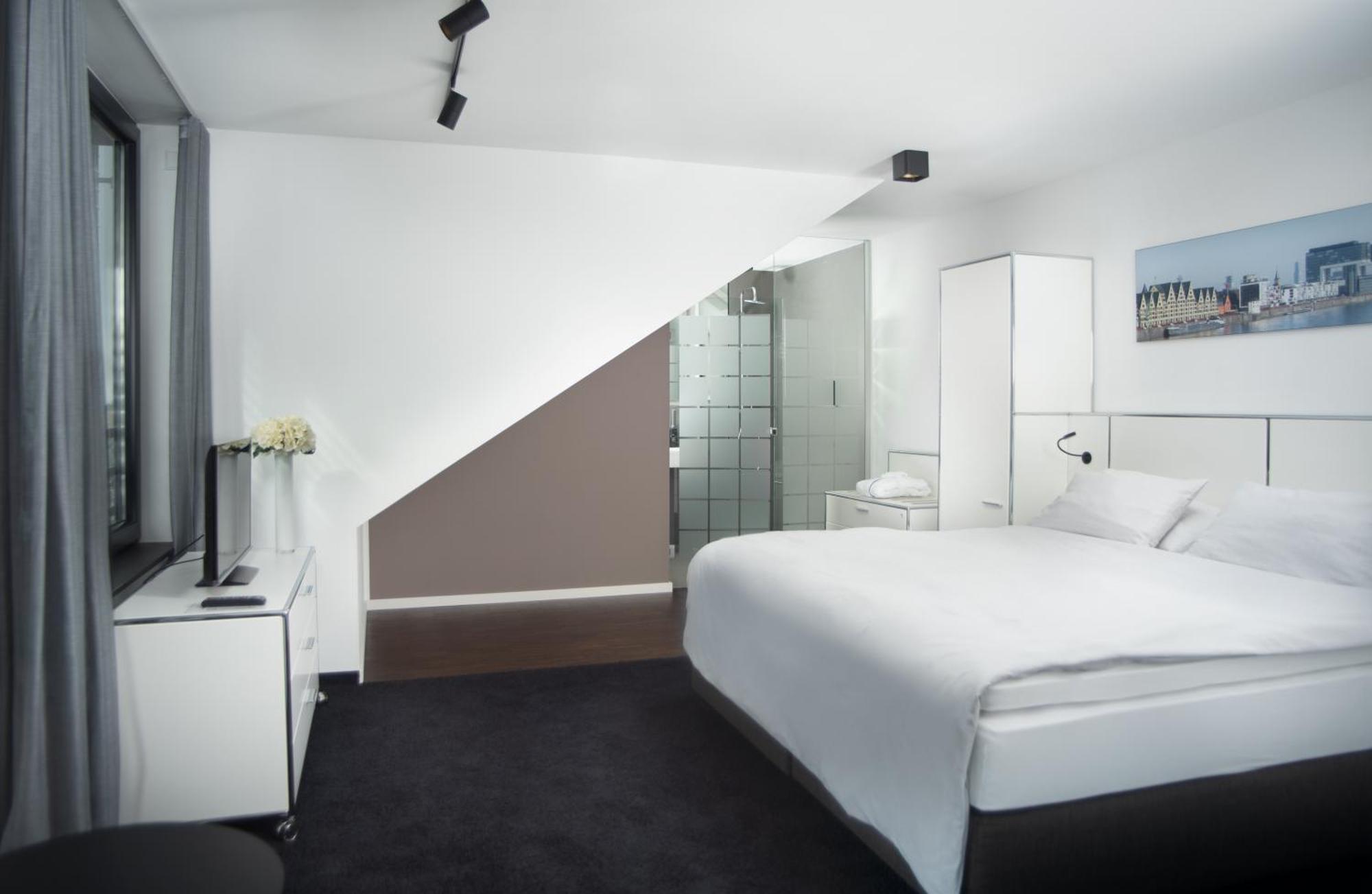 Hotel &Repeat Koeln Airport Extérieur photo