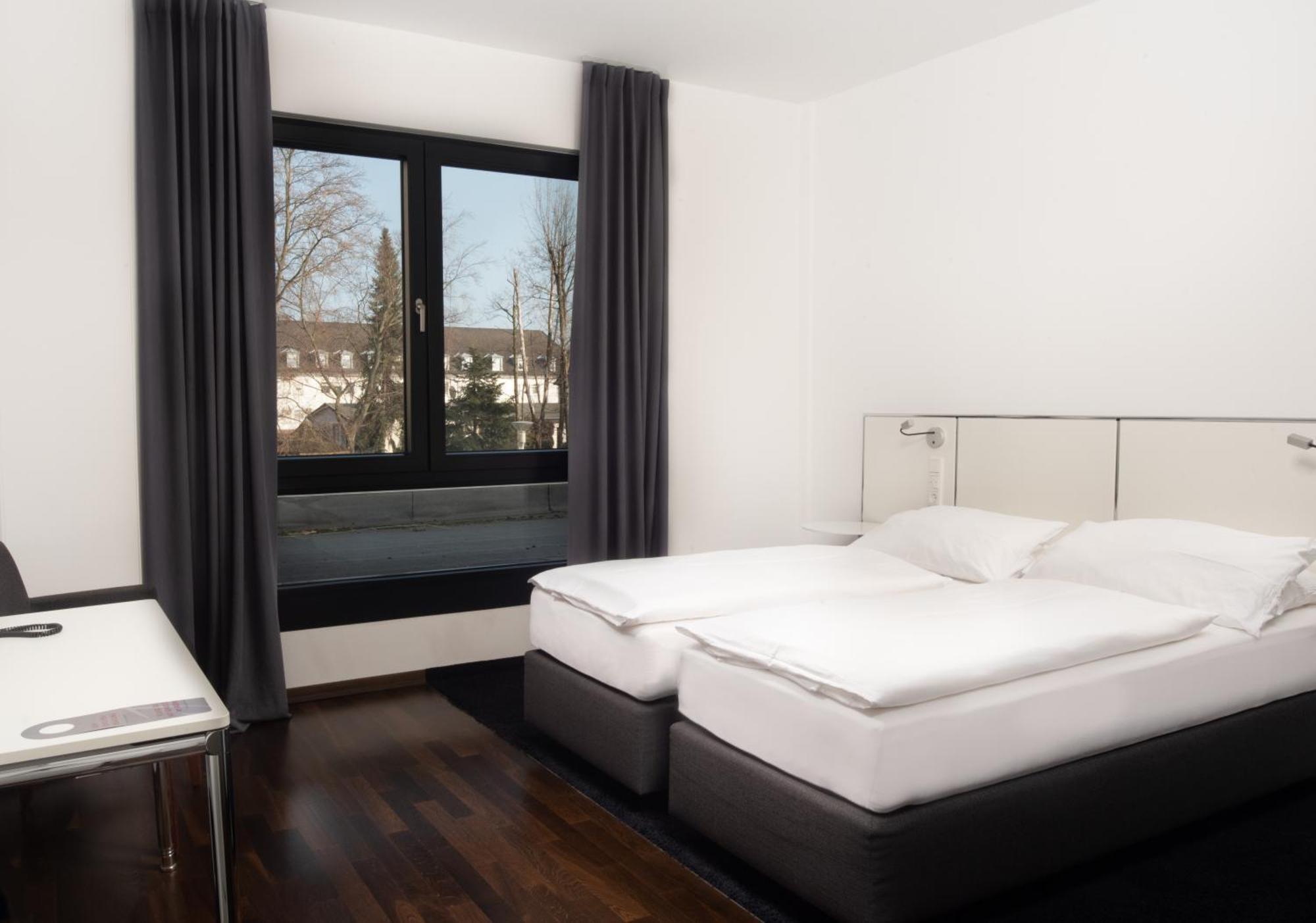 Hotel &Repeat Koeln Airport Extérieur photo