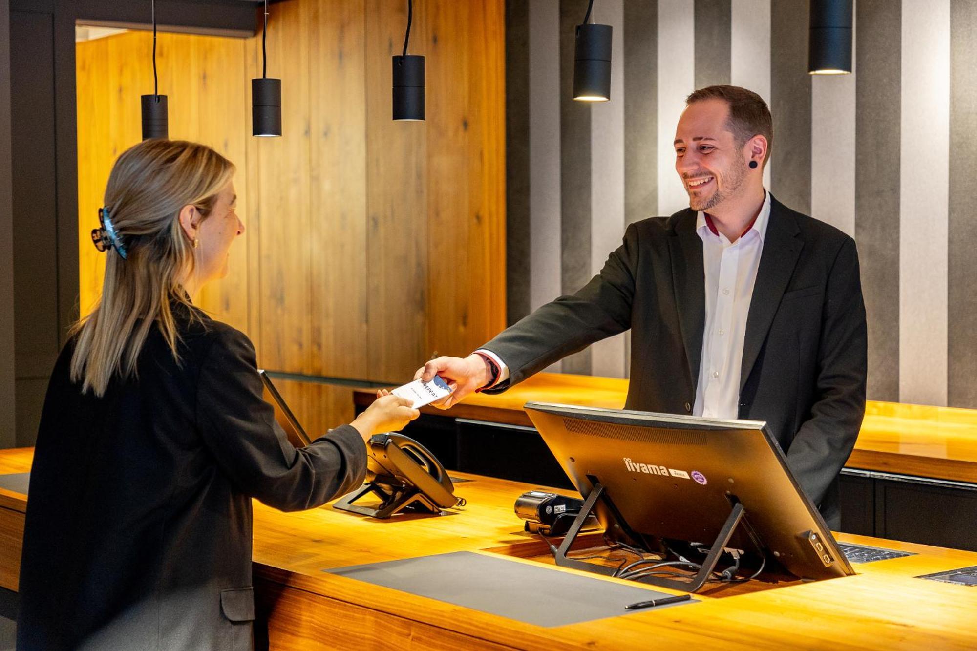 Hotel &Repeat Koeln Airport Extérieur photo