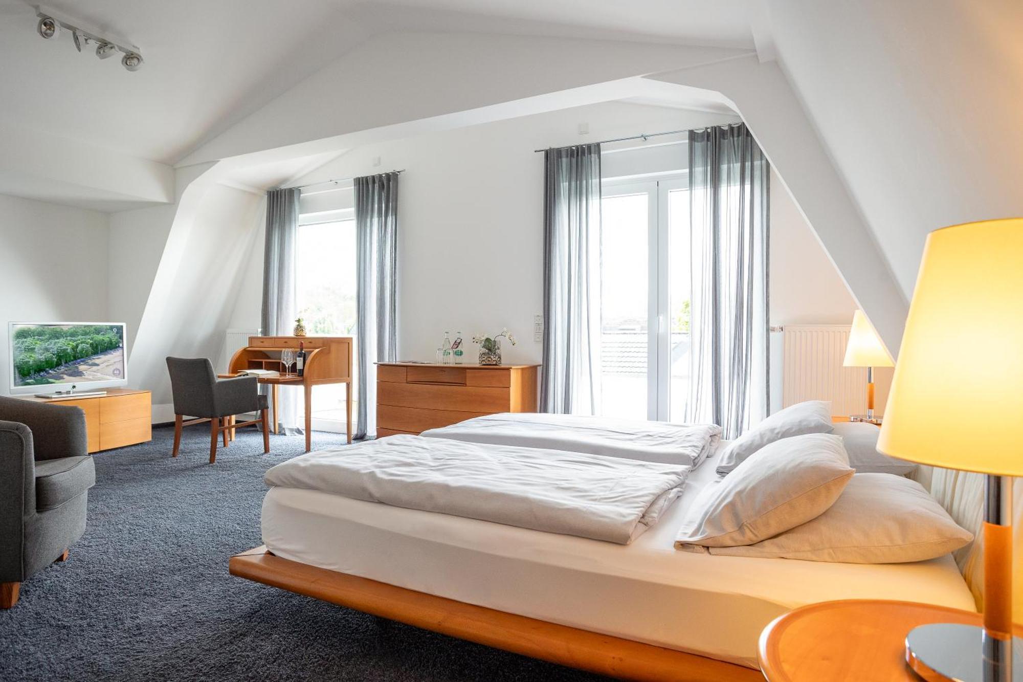 Hotel &Repeat Koeln Airport Extérieur photo